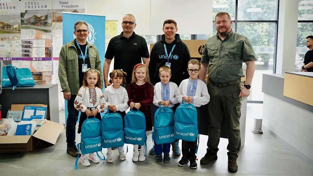 Закладам Полтавщини отримали ноутбуки та набори  «Школа в коробці»