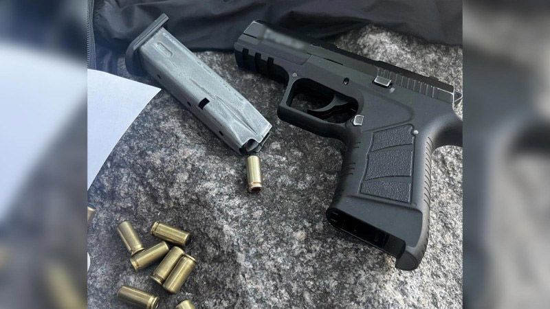 Кременчуцька поліція вилучила у неповнолітнього хлопця пістолет