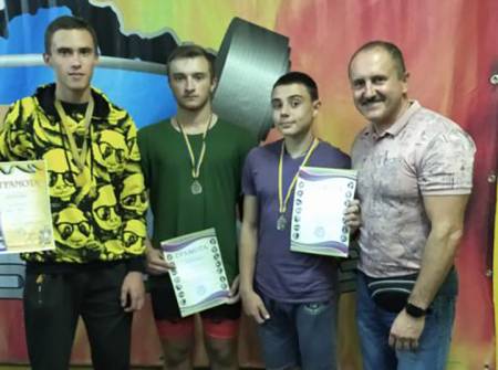 Новосанжарські пауерліфтери повернулися з трьома медалями