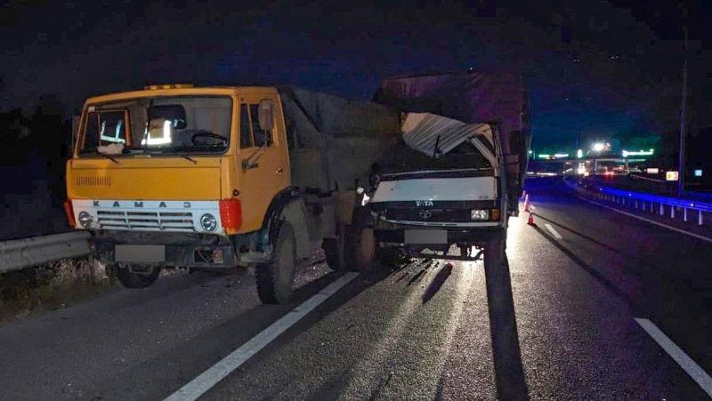 У Полтавському районі зіткнулися дві вантажівки – постраждав водій однієї з них