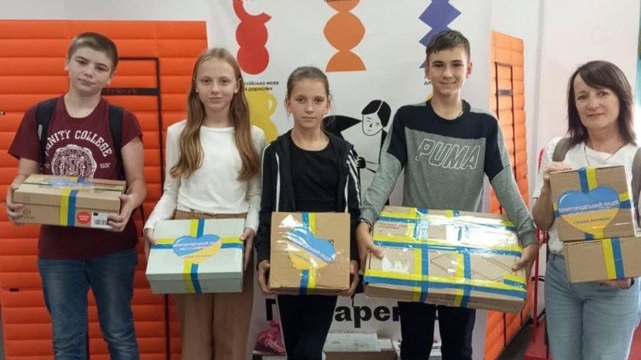 Миргородські школярі зібрали уже більше 300 пакунків для військових