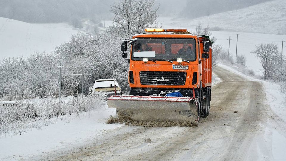 Автошляхи Полтавщини розчищають 58 одиниць техніки