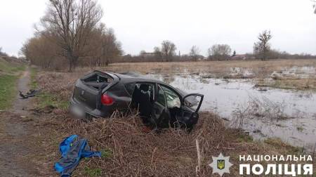 У Лубенській громаді автомобіль злетів з дороги – водія травмовано