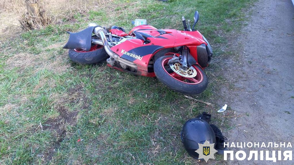 На Полтавщині мотоцикліст врізався у бетонну опору – чоловік загинув