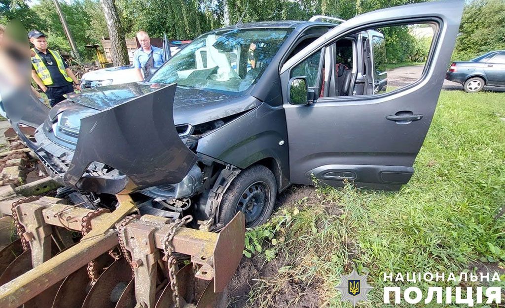 На Полтавщині чоловік викрав автомобіль і втрапив на ньому у аварію