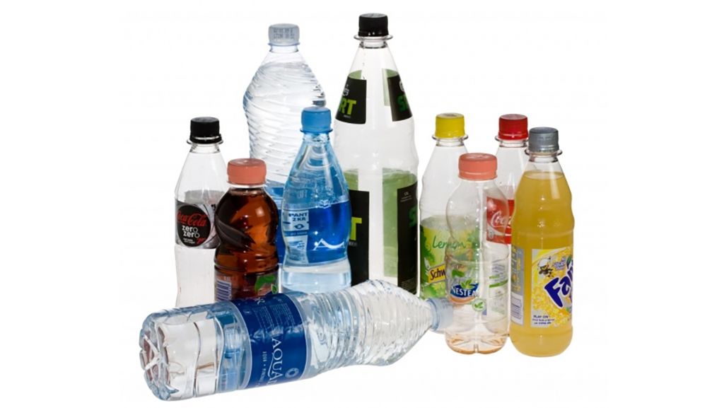 Пляшки з пластику – найпопулярніший варіант ємності для рідин