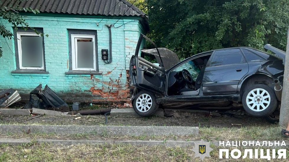 У Гадячі нетверезий водій врізався у паркан