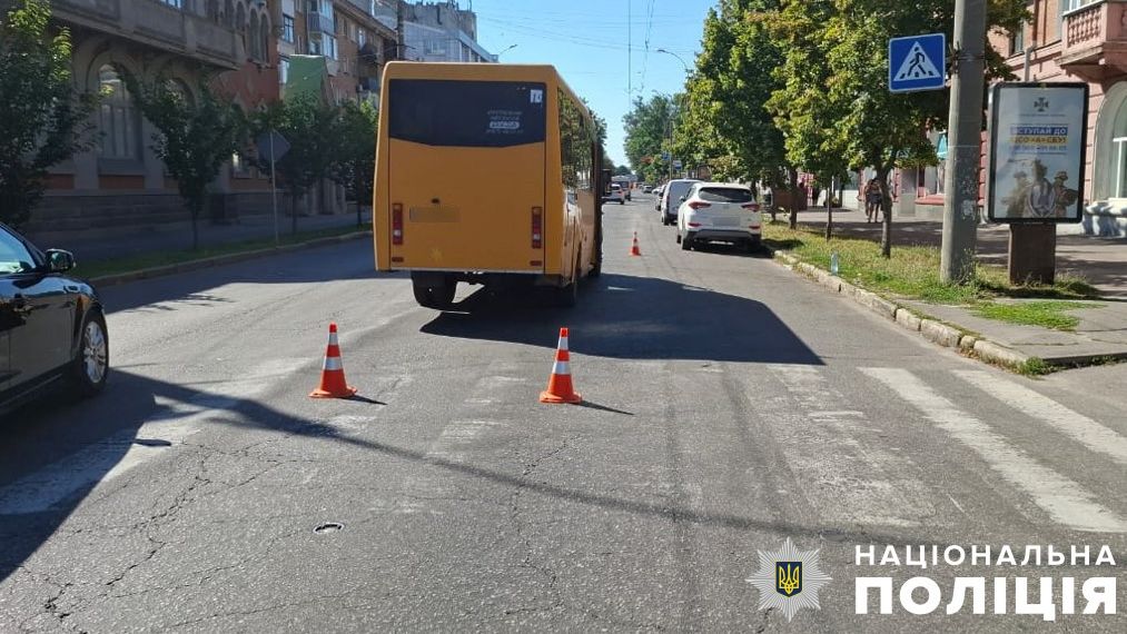 У Полтаві жінка потрапила під колеса автобусу