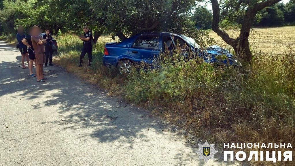 У Гадячі місцеві жителі виявили автомобіль з мертвим чоловіком всередині