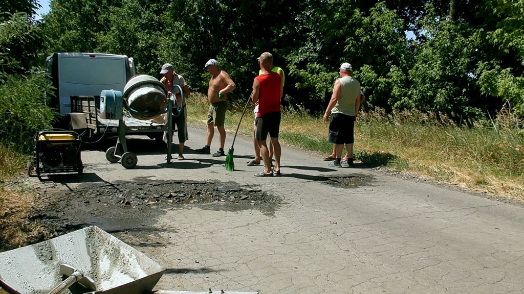 Єднанці латають, а підгоряни ламають