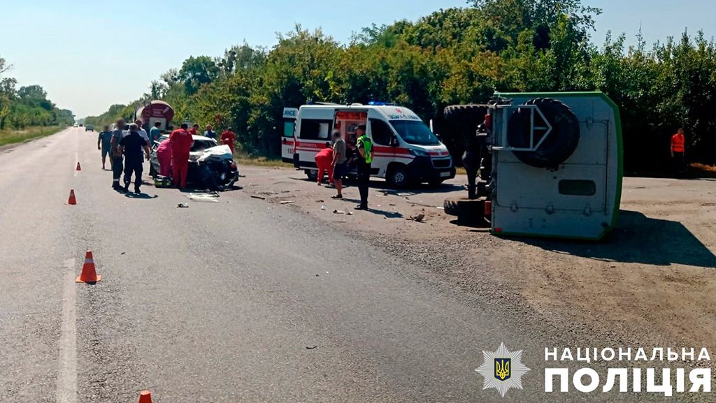 Поблизу Полтави зіткнулися легковик та вантажівка – постраждали троє людей