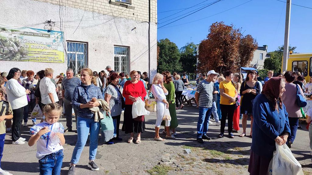 На благодійному ярмарку у Кобеляках зібрали 65 850 гривень для ЗСУ