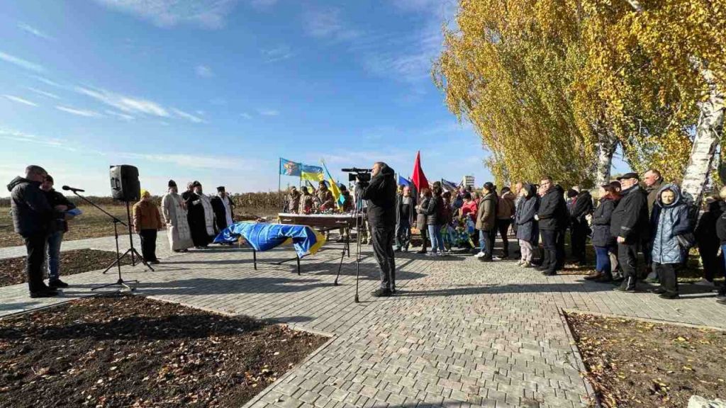 Миргородці попрощалися із загиблим воїном Антоном Бучинським