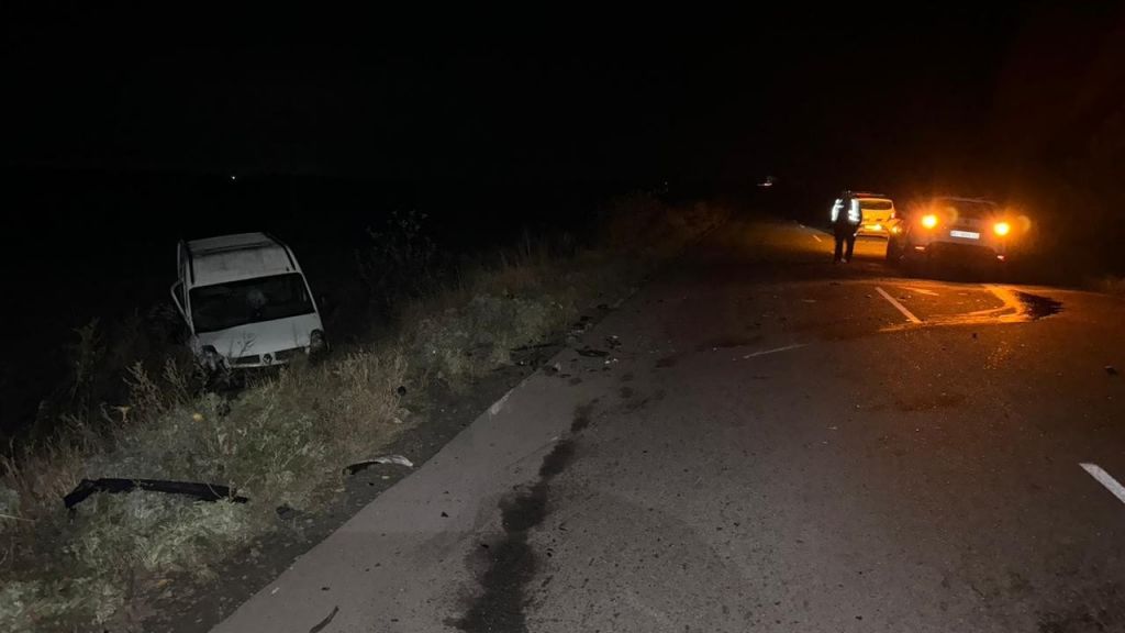 У Кременчуцькому районі водій мікроавтобуса після ДТП із позашляховиком втік із місця події