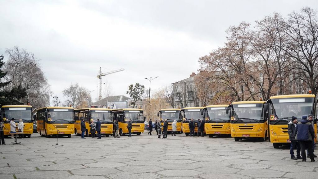 Громадам Полтавщини передали нові шкільні автобуси