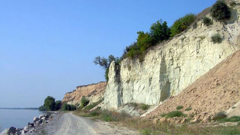 Берег Кременчуцького водосховища продовжує руйнуватися