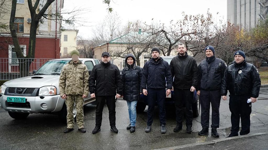 Полтавська ОВА передала ще два автомобілі нашим захисникам