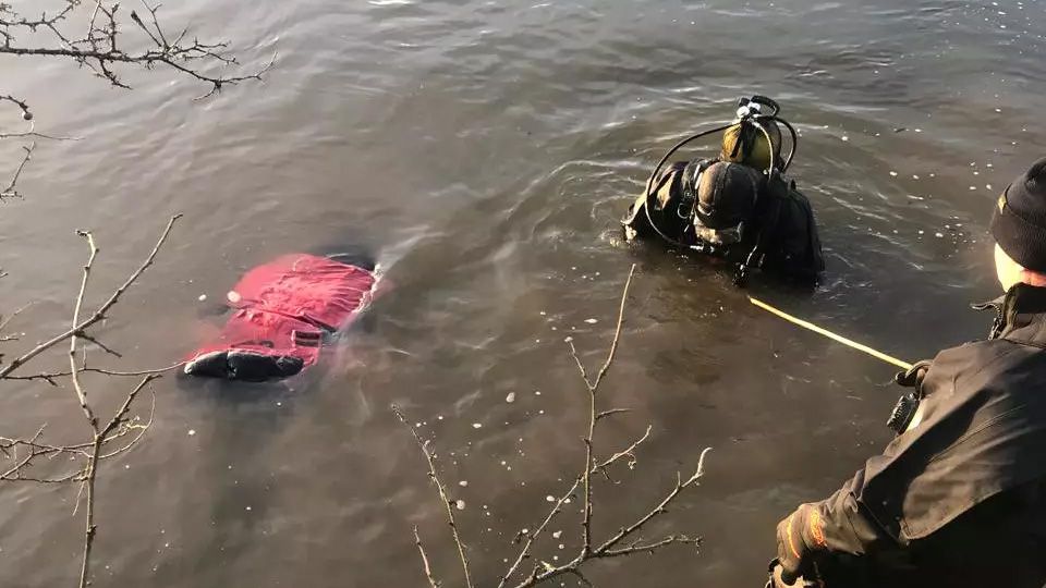 У Полтавському районі з водойми витягли мертвого чоловіка