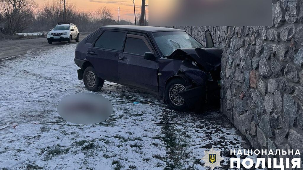 На Полтавщині нетверезий чоловік автомобілем в’їхав у паркан