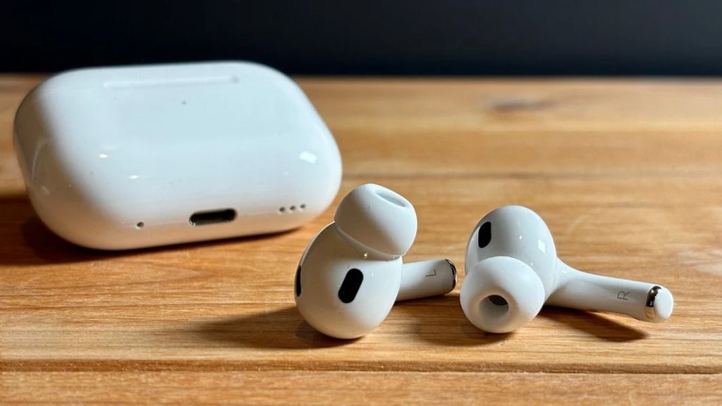 Яка різниця між навушниками Apple AirPods Pro 2 та AirPods 2