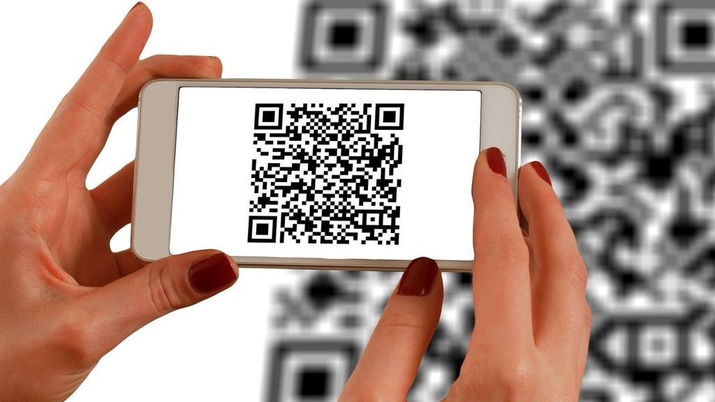 Кіберполіція застерігає від шахраїв – підміна QR-кодів у громадських місцях