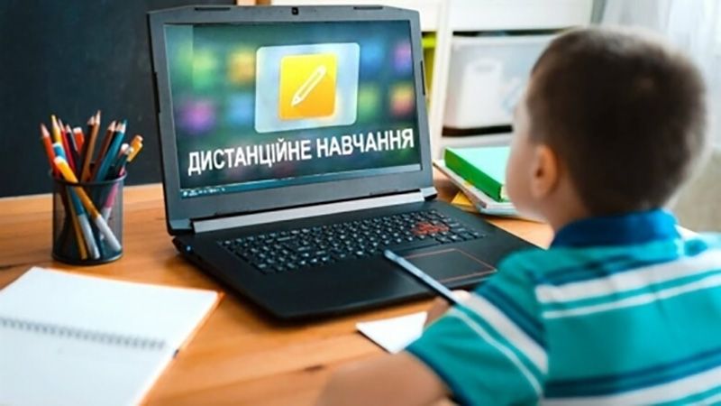 Майже пів сотні шкіл перевели на дистанційне навчання