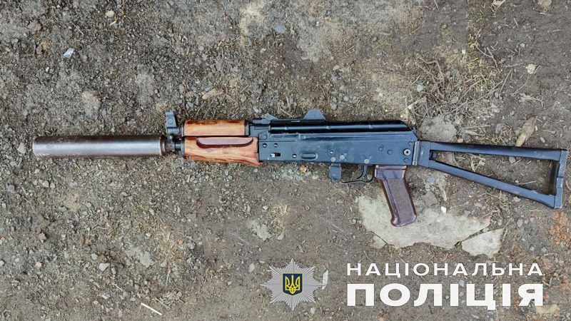 На Полтавщині затримали чоловіка, який розмахував зброєю у громадському місці