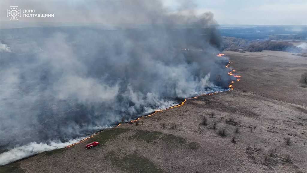 Лише за останні вихідні рятувальники Полтавщини ліквідували 94 пожежі на відкритій території