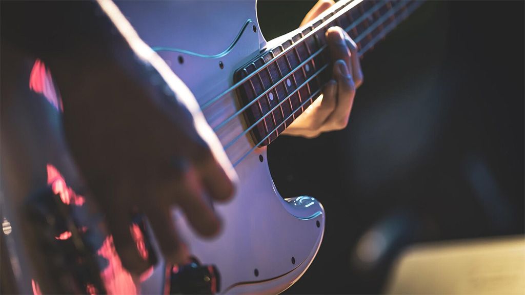 Бас-гітара — серце кожного гурту