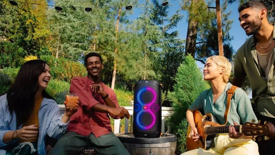 Повний гід по лінійці JBL PartyBox: як вибрати колонку зі світломузикою під ваші завдання