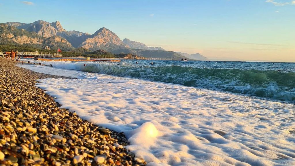 Найкращі морські курорти осіннього сезону 2025