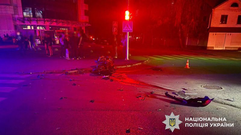 У Полтаві на перехресті блія «Конкорду» зіткнулися позашляховик та мотоцикл: одну людину травмовано