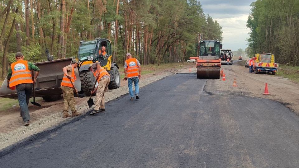 На Полтавщині за тиждень відремонтували майже 16 тисяч квадратних метрів доріг