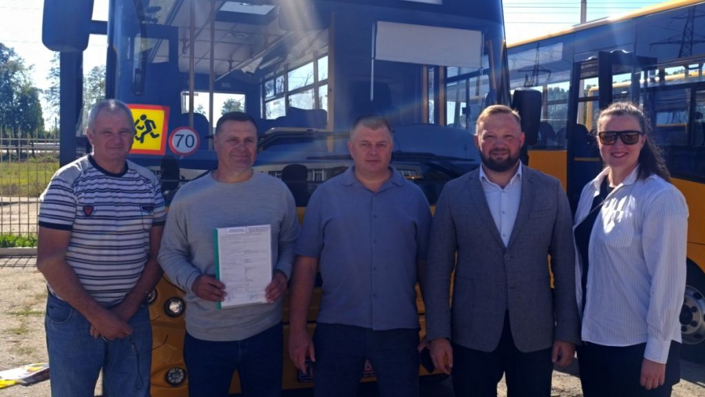 Кобеляцька громада отримала новий шкільний автобус