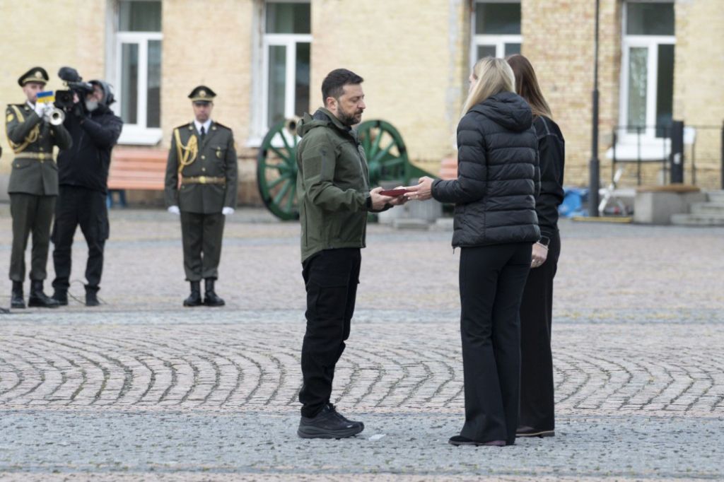 Президент вручив орден «Золота зірка» родині Героя України Семена Крамського
