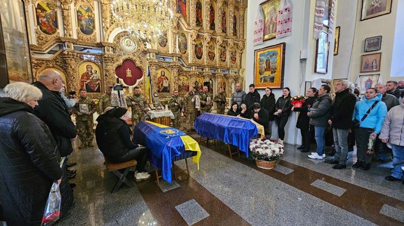 У Полтаві попрощалися із загиблими захисниками Владиславом Долгих та Олексієм Плехановим