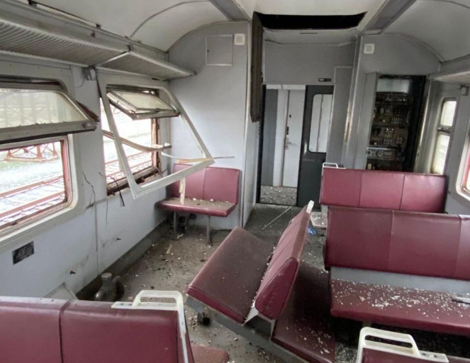 Ворожі обстріли спричинили затримки та зміни у русі поїздів Ніжинського напрямку