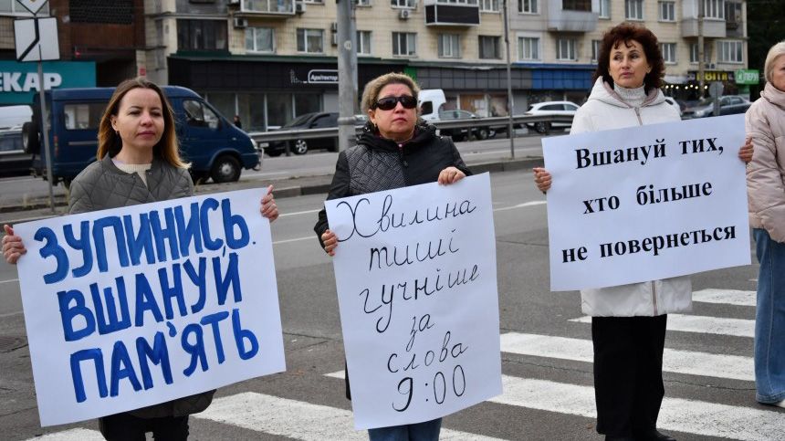 У Кобеляках запроваджують щоденну церемонію вшанування полеглих у війні
