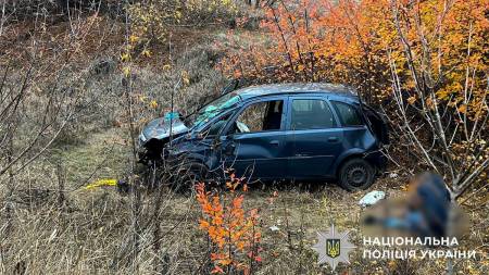 Авто в кюветі, а п’ятеро чоловік — у лікарні
