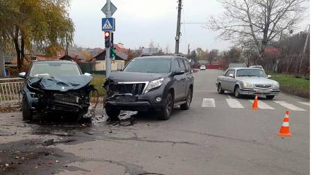 У Полтаві на перехресті зіткнулися три авто: постраждала жінка