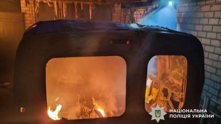 У Кременчуці поліція затримала чоловіка, якого підозрюють у серії підпалів автомобілів