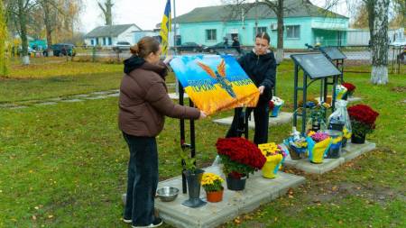 У селі Орлик вшанували пам’ять Героїв України Сергія Твердохліба та Володимира Мирончука