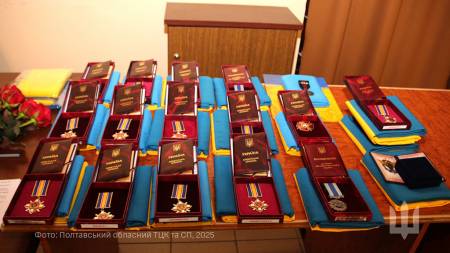 У Полтаві родинам загиблих військових вручили державні нагороди