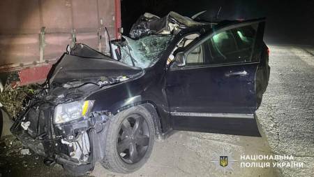 Нічна аварія у Біликах: Jeep зім’яло під причепом, 16-річний пасажир у лікарні