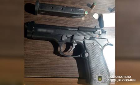 У Кременчуці в будинку чоловік стріляв з пістолета: поліція встановлює обставини