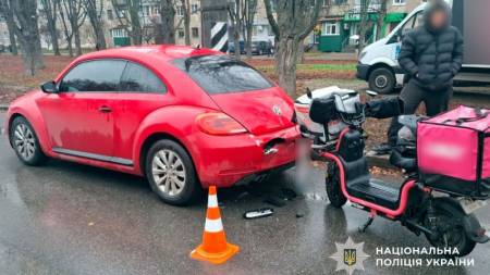 У Полтаві велосипедист травмувався внаслідок зіткнення з припаркованим автомобілем