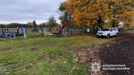 На Миргородщині поліція встановила особу, причетну до акту вандалізму на кладовищі