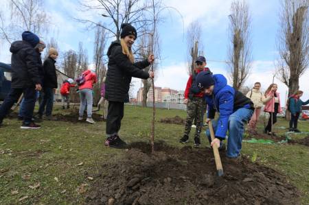  Учнівська молодь Полтавщини висадила понад 6 тисяч саджанців