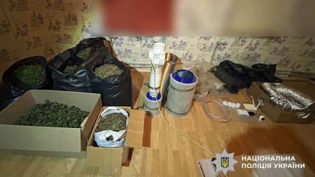 На Полтавщині викрили злочинну групу, яка збувала наркотики в особливо великих розмірах