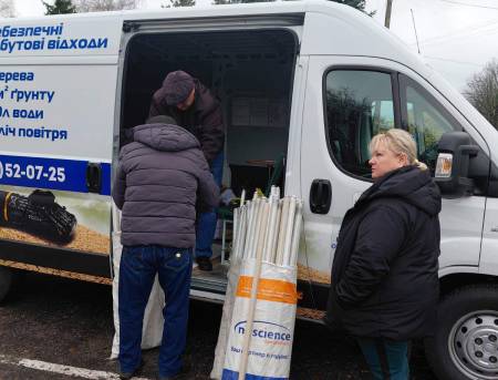 У Нових Санжарах ЕКОБУС зібрав небезпечні побутові відходи для безпечної утилізації